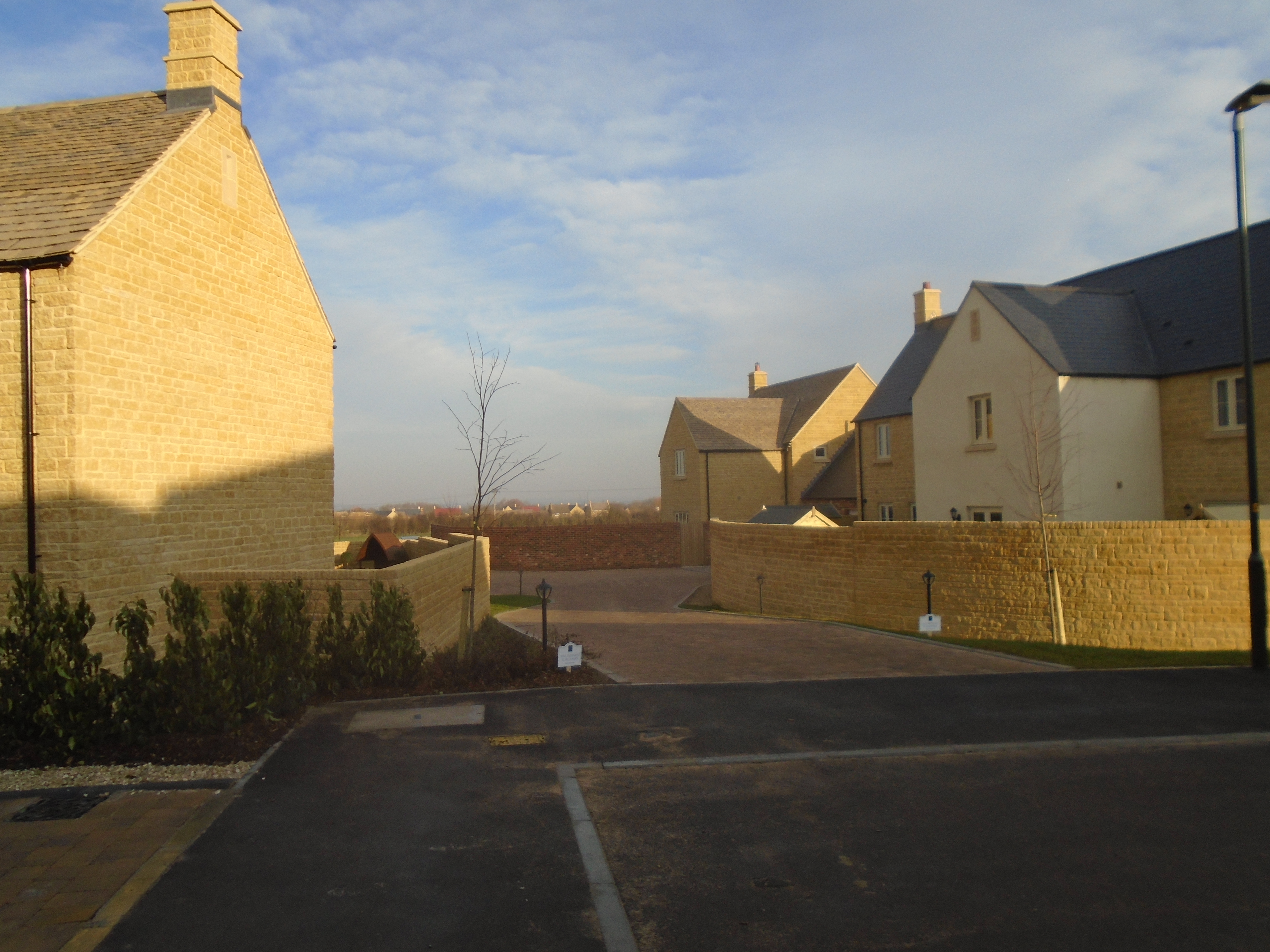 Houses in Cotswold Gardens, Broadway Road, Willersey