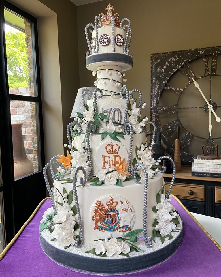 Queen 70 Jubilee Buckingham Palace Cake